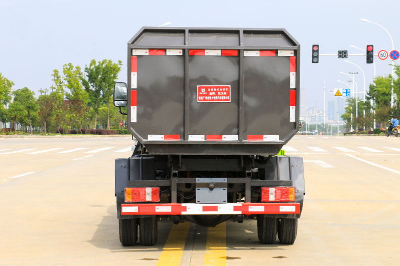 凯马侧装挂桶自卸式垃圾车 3方