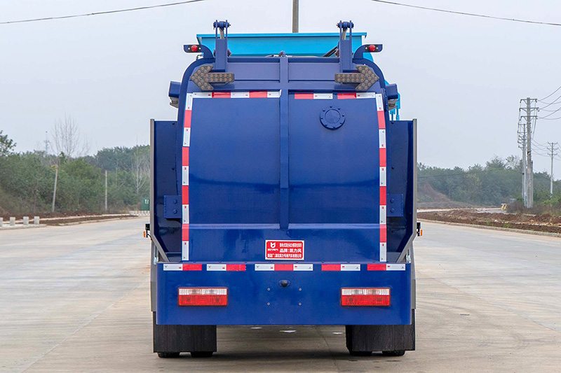 大福瑞卡F7混动方罐餐厨垃圾车