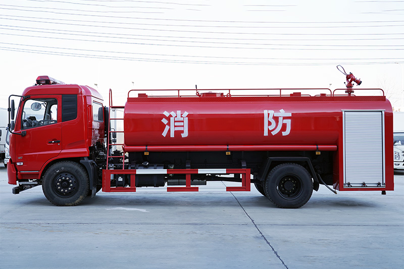 东风天锦消防洒水车13方