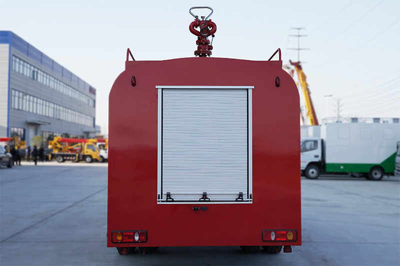 东风天锦消防洒水车13方