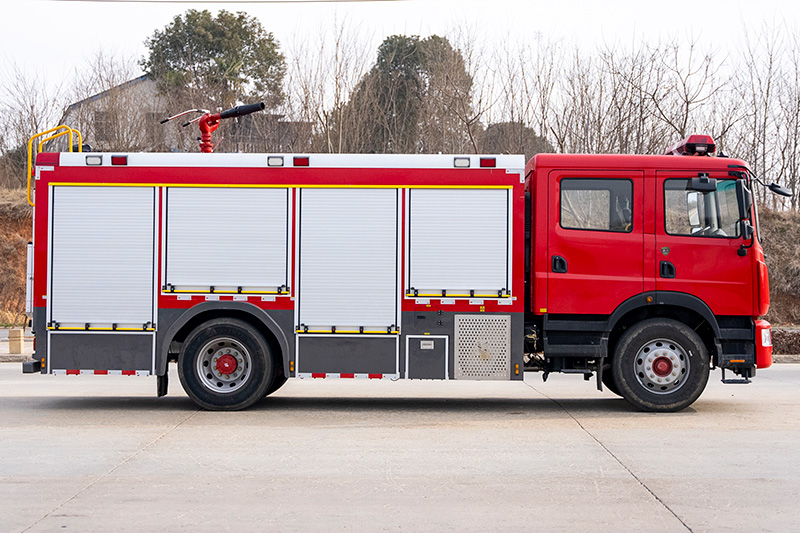 东风D9双排泡沫消防车7方（内藏）