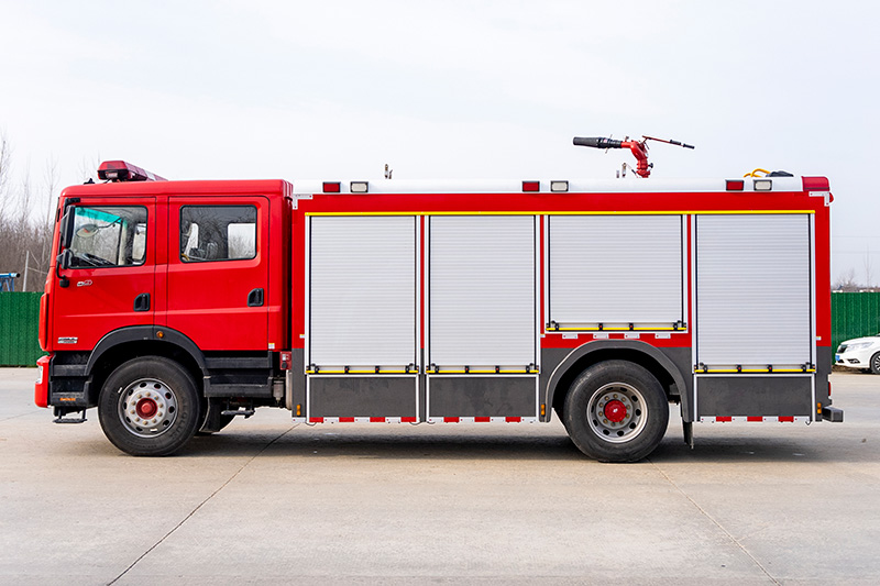 东风D9双排泡沫消防车7方（内藏）