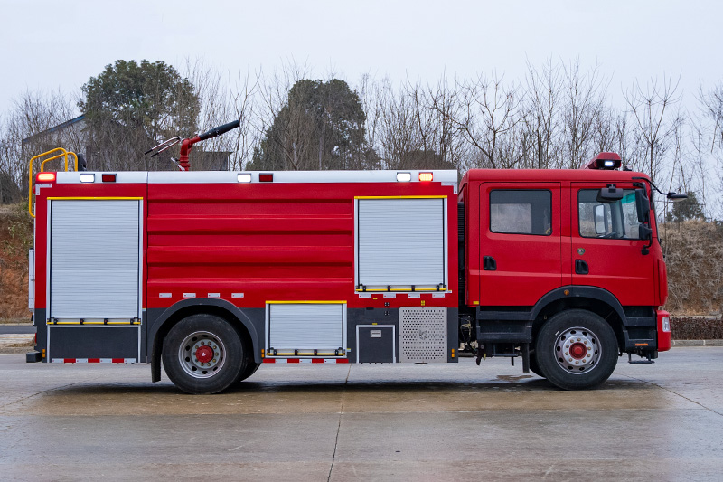 东风D9双排泡沫消防车8方（外露）