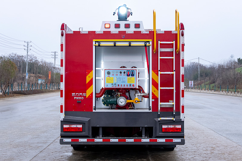 东风D9双排泡沫消防车8方（外露）