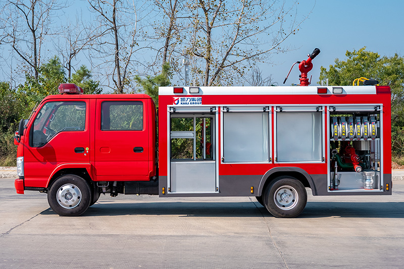 五十铃泡沫消防车2方（内藏）