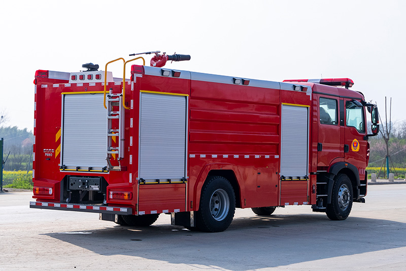重汽豪沃泡沫消防车（外露）8方