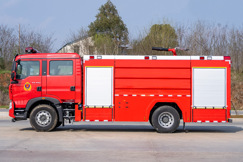 重汽豪沃泡沫消防车（外露）8方