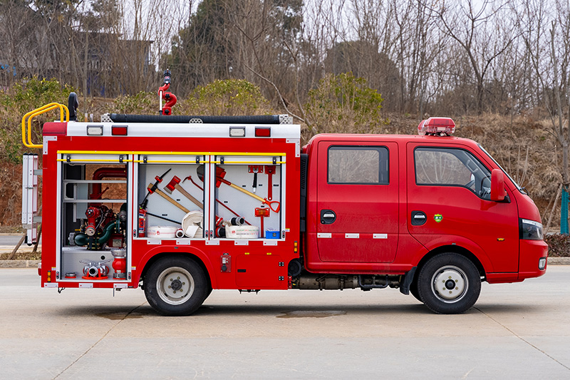 东风途逸双排水罐消防车1方（内藏）