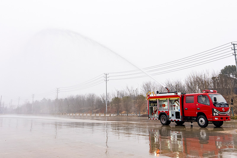小多利卡双排水罐消防车2.5方（内藏）