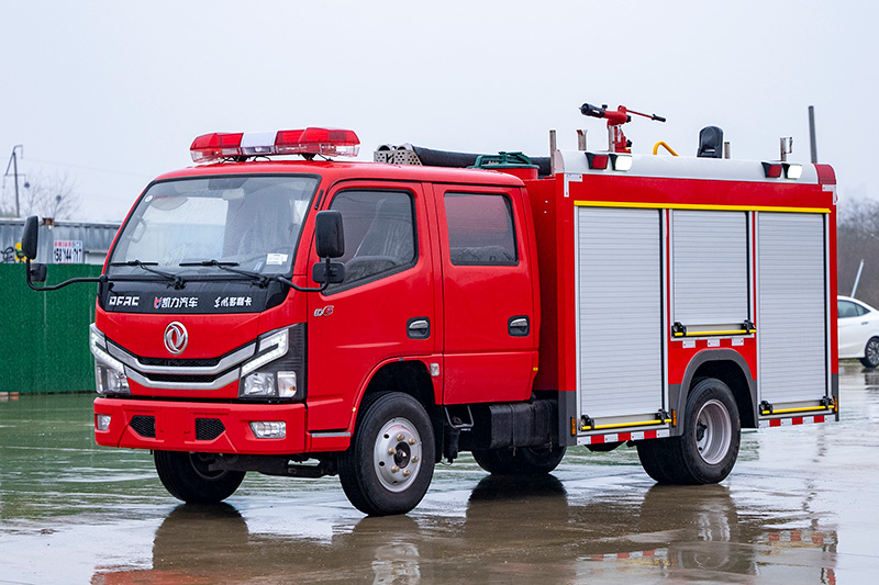 小多利卡双排水罐消防车2.5方（内藏）