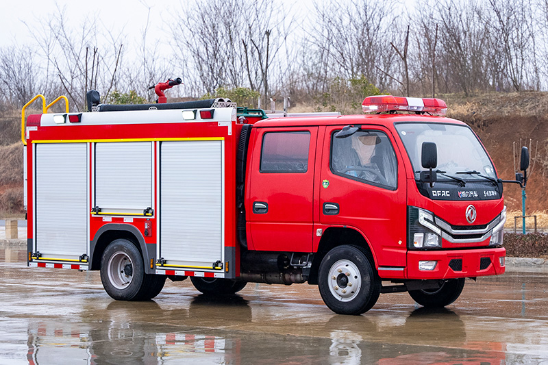 小多利卡双排水罐消防车2.5方（内藏）