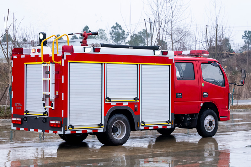 小多利卡双排水罐消防车2.5方（内藏）