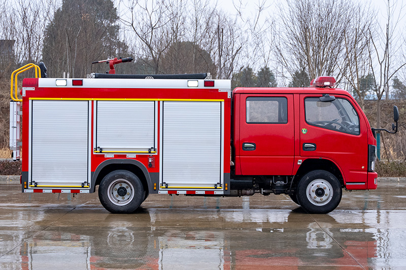 小多利卡双排水罐消防车2.5方（内藏）