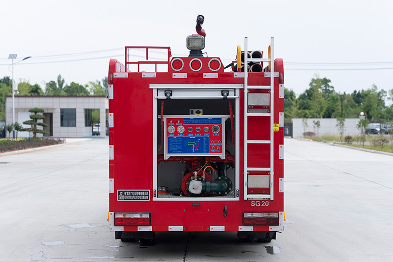 小多利卡双排水罐消防车2方（外露）