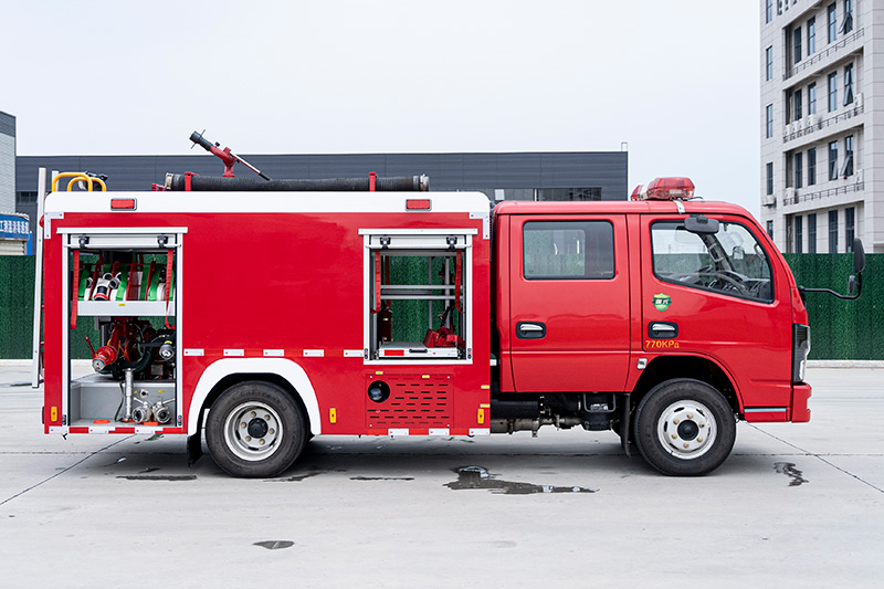 小多利卡双排水罐消防车2方（外露）