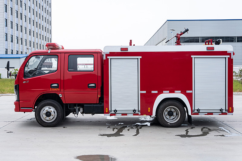 小多利卡双排水罐消防车2方（外露）